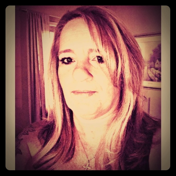 Meet your Posher, Lisette - Picture 1 of 3